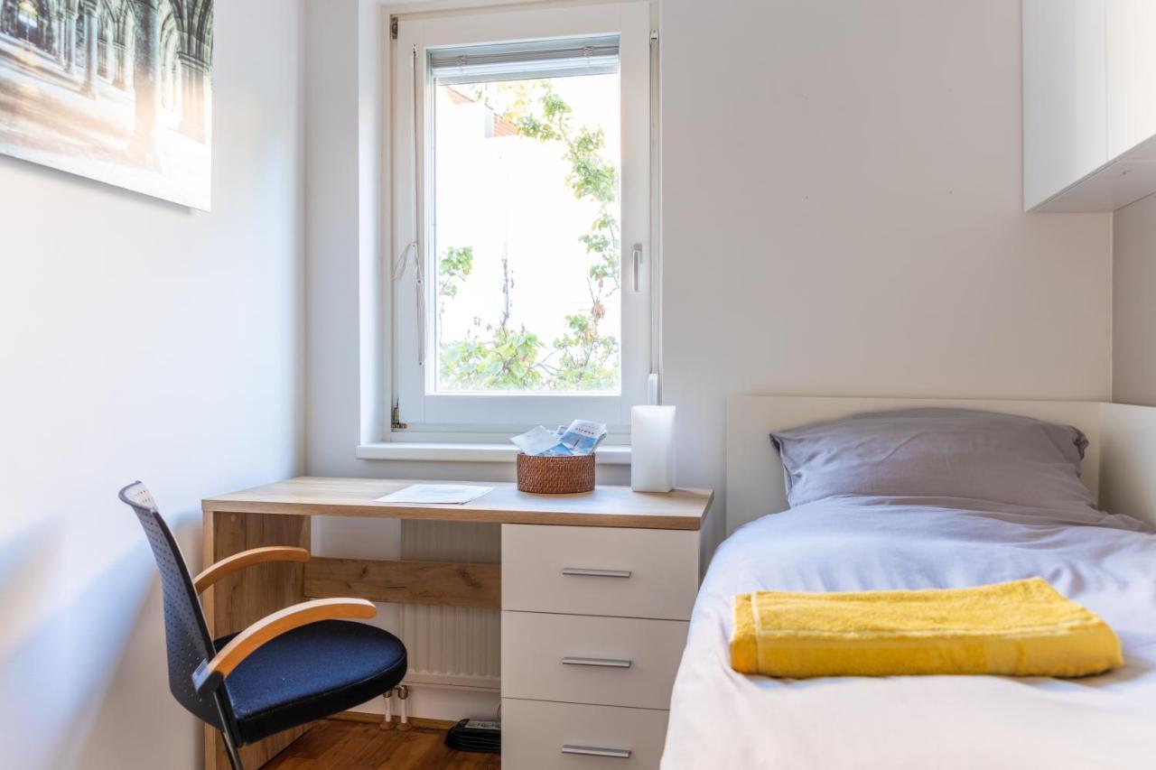 Town House Near Metro & Vienna City Center エクステリア 写真