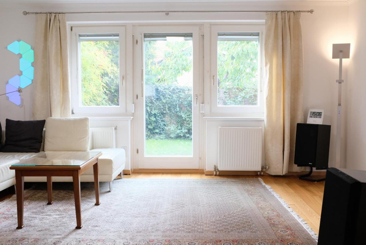 Town House Near Metro & Vienna City Center エクステリア 写真